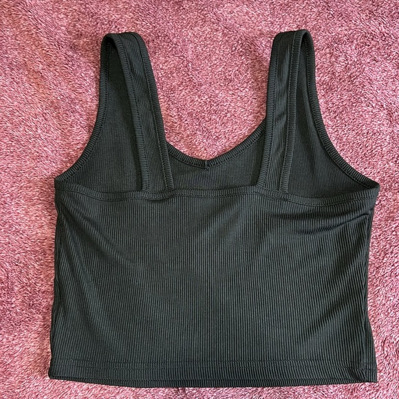 Simple Tank Tops - Picture 5 of 6